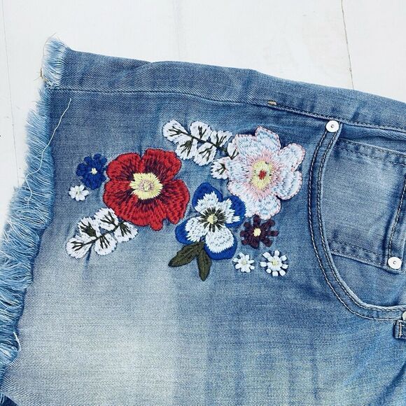 Womens Indigo Rein Floral Embroidered Denim Shorts Size 17 Raw Hem Daisy Duke - Picture 3 of 13
